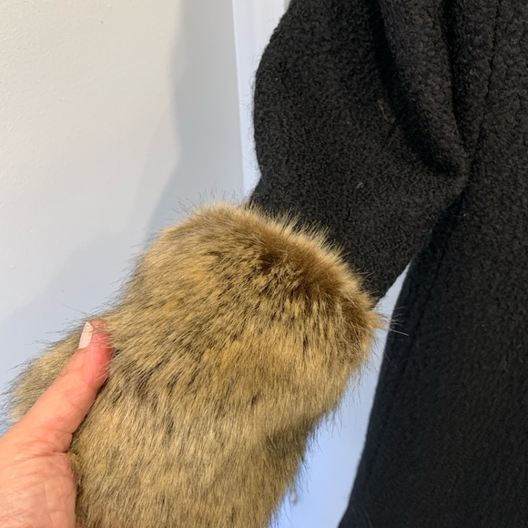 Gianni Feraud long black coat with faux fur trim. Size 8 - Picture 4 of 6